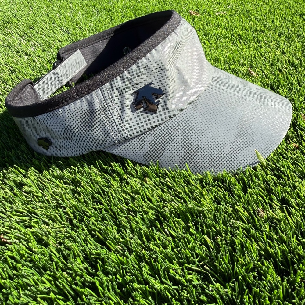 Descente golf visor